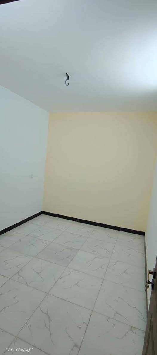 للبيع مشتمل ٦٥ متر طابو صرف
حي القاهرة بظهر خزان المياه شارع تبليط 
يحتوي الطابق الأرضي على طرمة كبيرة+صالة+مطبخ+ خدمات+ غرفة نوم 
والطابق الثاني يحتوي على غرفتين نوم+ خدمات 
للاستفسار اكثر يرجى مراجعة مكتب الزبيدي الهندسي او الاتصال على:
📞***********
