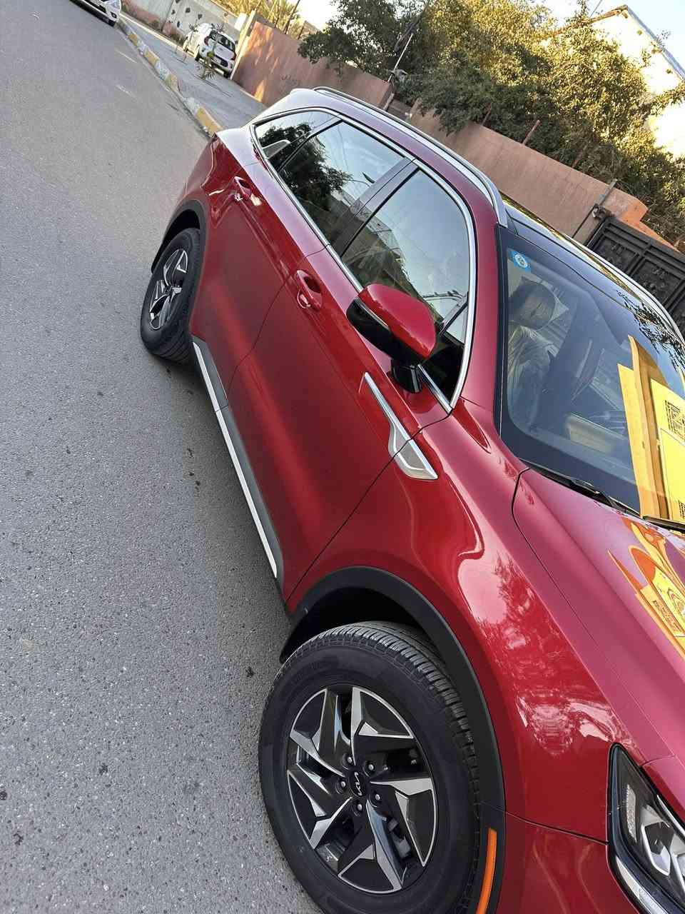 السلام عليكم 
سورنتو هايبرد VIP مواصفات ex 
موديل 2023 وارد امريكي 
ماشية 21mi 
محرك 1600 تيربو 
بصمة تشغل وابواب وتشغيل عن بعد
 لايت 4 عدسات
شاشة كبيرة
كامرة خلفية
حساسات امامي + خلفي 
7 راكب كشنات منفصلة VIP
كشنات جلد كهرباء
كشنات تدفئة
قيادة ذاتية حسب خطوط الشارع تقود وحدها
تحديد مسار
رادارات امامية خلفية
سايد بريك كهربائي
صندوك كهرباء
تبريد خلفي منفصل
اوتو هولد
كير ماوس
تحكم ستيرن كامل
وبعد هواية مواصفات
مكان السيارة بغداد 
السعر 260 
للأستفسار ***********
