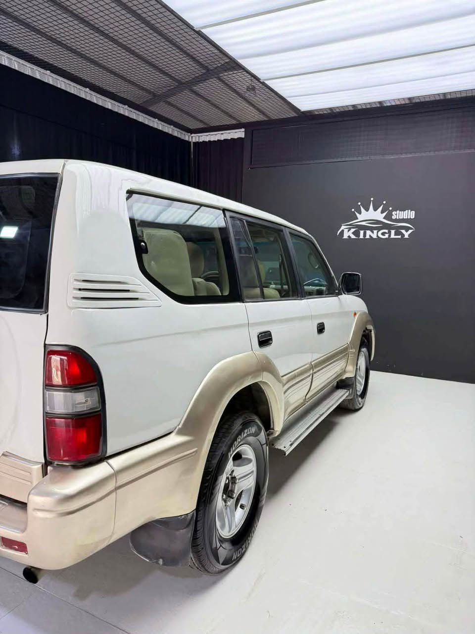 مۆدێل ٢٠٠٠ 
گێڕ ئۆتۆماتیک 
٦ بستۆن 
ناوزەرد و فۆرمیگا 
سیستمی غاز و بەنزین 
فول فول مواسفات 
٣ ریز کوشن 
دەبڵ ئەکسل 
ڕەقەم هەولێر 
کوشن کارەبا 
یەک لا بۆیاغ 
ویلکەپ
*********** السليمانية, العراق
