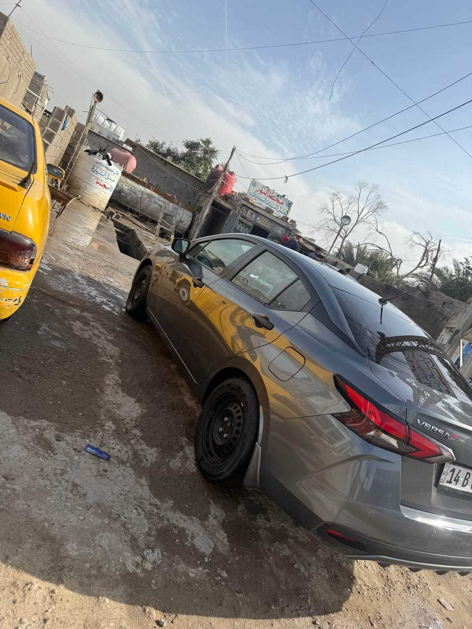 نيسان فيرسا 2023 
رقم بصره بسمي حره تحويل ثاني يوم 
وارد امريكي حادث بسيط جدآ جاملق الامامي الايسر بارد فقط بدون تبديل وبنيد بي شبرين فقط بارد((بارد فقط))بدون تبديل
بدون صبغ
السياره مكفوله من الصبغ والتبديل
كير محرك كفاله
 مواصفات السياره 
مكينة 1600
مثبت سرعة
تحكمات ستيرن كاملة
توقف ذاتي امامي وخلفي
رادار امامي وخلفي
حساسات خلفيه
تحديد مسار
مانع انزلاق ونظام ABS
مانع تصادم
دركة رياضية
شاشة دجتال وكاميرا خلفيه 
شاشة أعطال
حساسات قياس ضغط هواء التايرات
تبريد ثلج
علما السياره كير عادي  
((بيع فقط)) 
مكان السياره البصره أبي الخصيب
السعر 120$ وبي مجال بسيط
للأستفسار *********** البصرة, العراق
