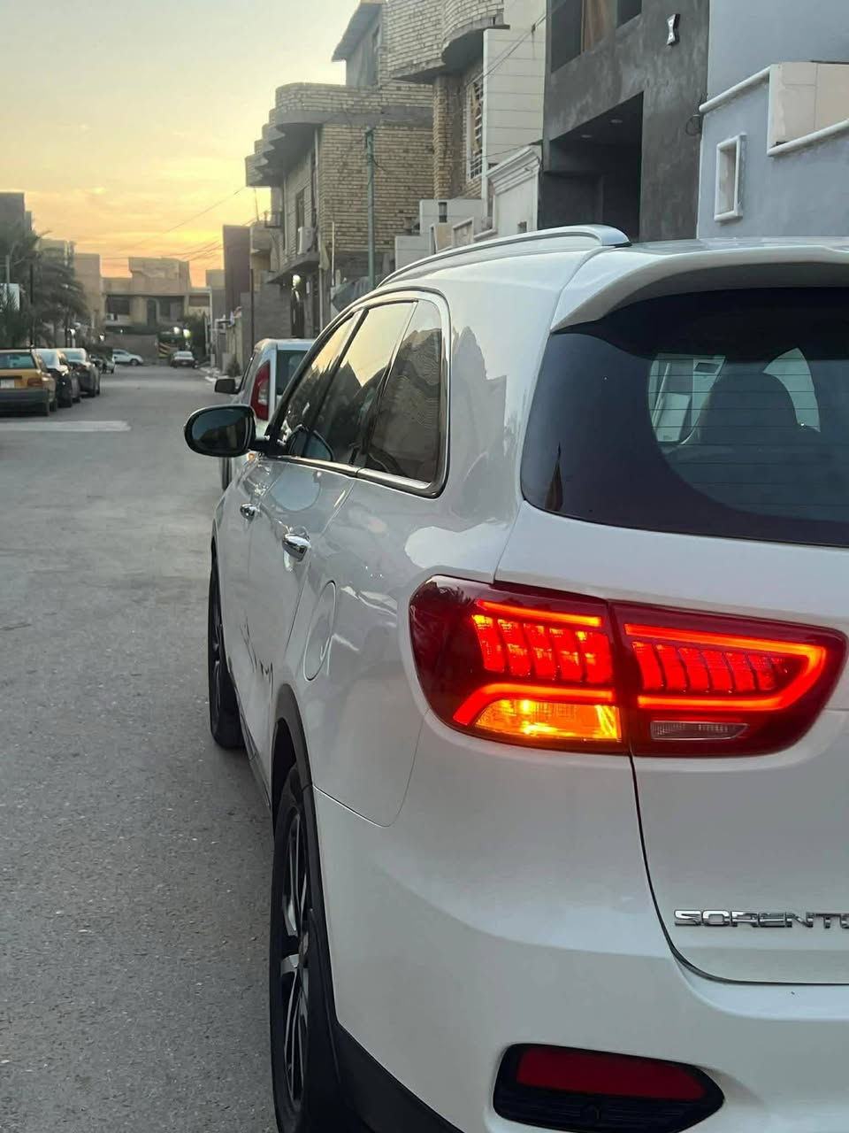 كيه سورنتو خليجي   موديل 2018 شكل 20 فول مواصفات واحد عله واحد مكينه ٦ستندر 7راكب تبريد 3قطع سياره رقم بغداد دولي ملاحظه سياره بيه تجيه خفيفه وصبغ حزام سعره 175مكاني بابل رقمي ***********
