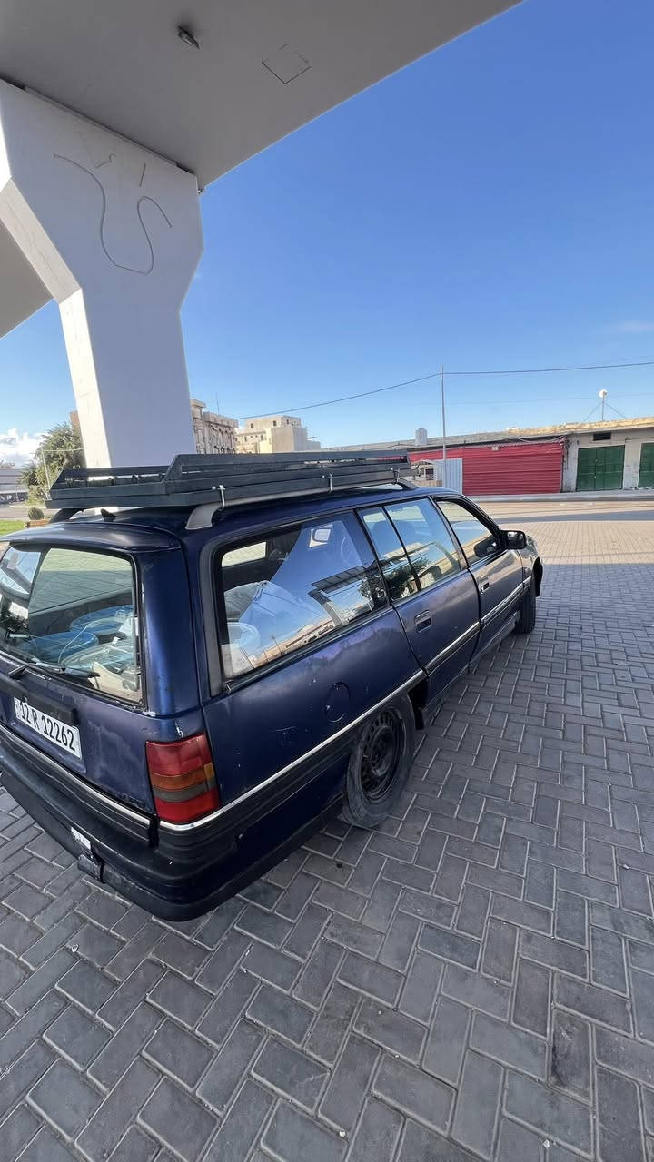 اوبل ستيشن موديل1992 رقم نينوى دولي  مشروع وطني تحويل مباشر كير عادي محرك  2000 سياره بلاديه سعر 28 وبيه مجال بسيط  ***********. مكان سياره تكريت
