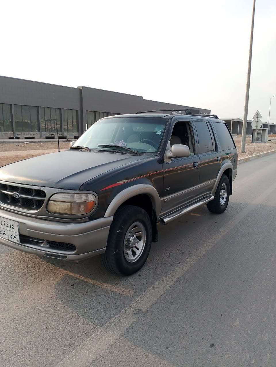فورد اكسبلورا موديل 1999
رقم دهوك به شه رتى ته حويل 
١ پارچه سبوغ 
گير مه كينه كاره بايى ته حويل به شه رت 
سعرى ٥٢ ورقه 
*********** أربيل, العراق
