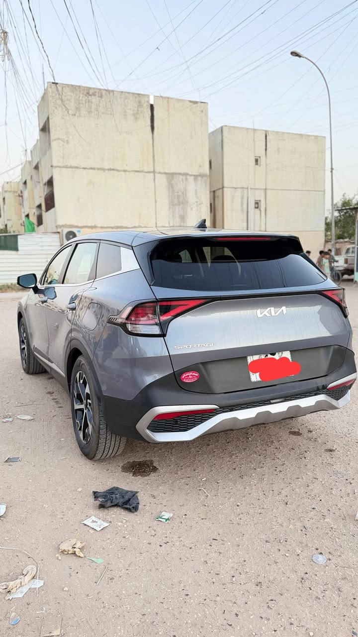 سبورتج 2023 وارد امريكي
نص فول
الضرر / دعاميه امامية فقط حتى ارباكات سليمه ماشية 65 
الصور كدامك وصور الضرر موجودة
بصمه رادار 
بيع او مراوس بسورنتو  2024
السعر 205 وبيها مجال
*********** واتساب موجود
