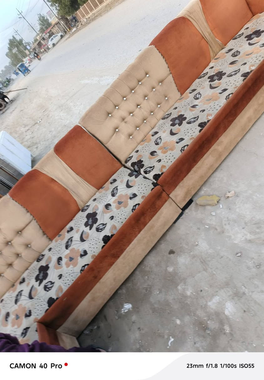 ديوان تسكام ونظيف وثقيل بلوك اسود ٢٠ نفر اخو الجديد اي ضرار مابيه حيل نظيف جدا واكو الي باب بيتك عدنه توصيل ***********
