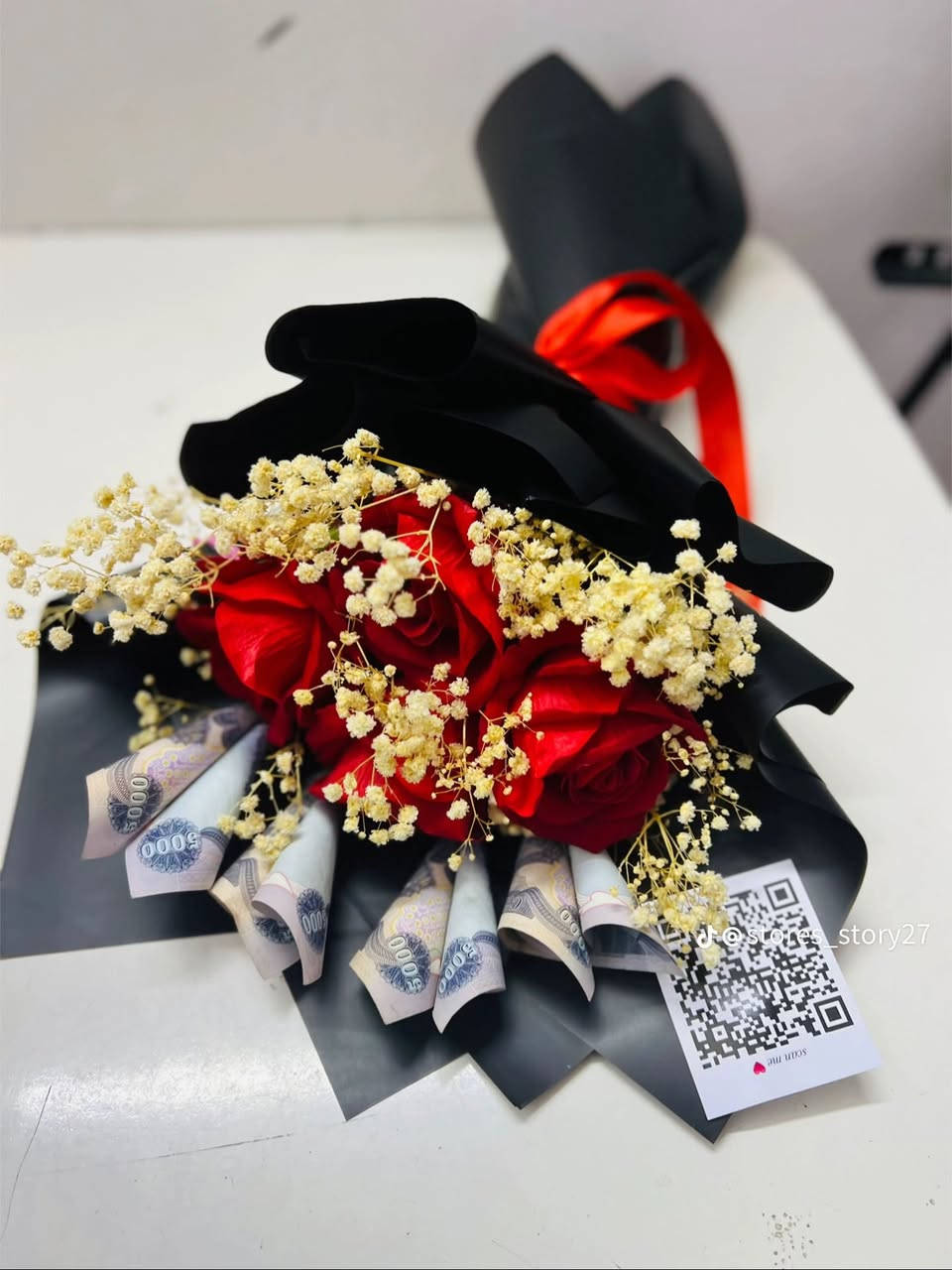 الخيار الأول: بلمسة ملكية (مناسب لـ إنستغرام)
العنوان: لأنّ ميلادهم ليس مجرد يوم.. بل ذكرى تُخلّد بالورد! 🌸
في الورد والنقود الباطل، نؤمن أن الورد هو اللغة التي لا تحتاج لترجمة. صممنا لكم باقات "ميلاد العمر" التي تجمع بين ألوان الحياة وعبير الفخامة.
• ✨ تنسيقات حصرية: تم اختيار كل زهرة بعناية لتعكس شخصية من تحب.
• 🎀 تغليف فاخر: لمساتنا في التغليف تجعل من الهدية لوحة فنية.
• 🚚 توصيل سريع: نضمن وصول مشاعرك في وقتها تماماً.
اجعل ميلادهم يزهر بلمسة من النقود الباطل.
📍 موقعنا: توصيل فقط
📞 للطلب والاستفسار: [مراسلتنا واتساب ***********
