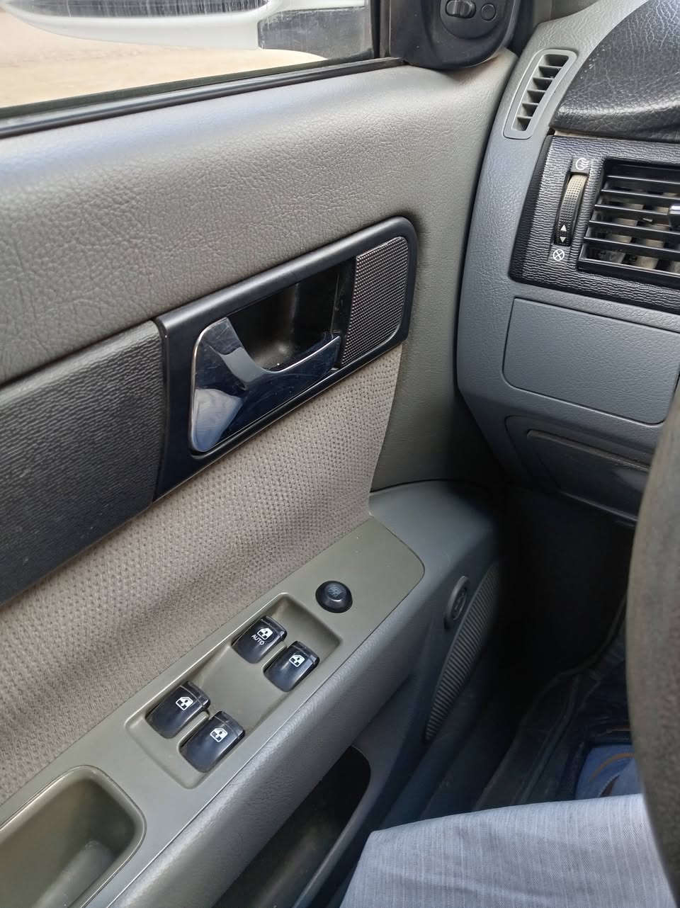 موديل ٢٠١٢
علئ وضع ألشركة
ماشية ٧٠ ألف فقط
بلادية كلها حتئ الحدادية
سبيرها مانازل
رقم ذي قار دولي سنوية باسمي انا المالك 
هزة جديدة 
سيارة كفالة عاَمة لاصبغ ولاتبديل ولاضربة
فقط بارد شبرين جاملق خلفي
والباقي علئ وضع البلاد
سيارة شرط النضافة محرك وتبريد الشركة
ماملعوب بيها ابد
سعرها ٩٥ ورقة قفل
اخوان اللة شاهد سيارة جديدة
وبأسمي
سعرها النهائي ٩٥ ورقة
المايعجبة السعر السوك كلشي بية
ورحم الله والديكم
هذا رقمي ***********
