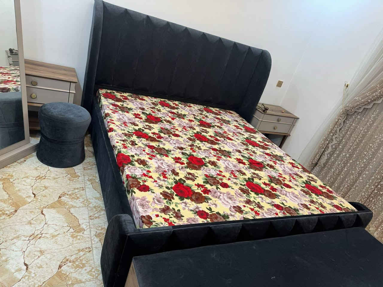 مكلف بالنشر متاح غرفة نوم جديدة شرط النظافة السعر 15 ورقة وبيها مجال المكان قره قوش للاستفسار ***********
