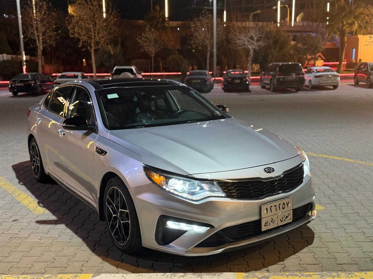 تمام 👍 هذا النص بالعربي وفي فقرة واحدة مع السعر ورقم الاتصال:
للبيع كيا أوبتيما FE موديل 2019 فل أوبشن، لون فضي مع داخلية حمراء، ناقل حركة أوتوماتيك، ماشية 78 ألف مايل. السيارة عنوانها Clean Title وبحالة ممتازة جداً. مزودة بفتحة سقف بانوراما، مقاعد أمامية تبريد وتسخين، ستيرنغ تسخين، تشغيل بصمة مع زر ستارت، كروز كنترول، شاشة لمس، بلوتوث وUSB، كاميرا خلفية، حساسات ركن، تكييف أوتوماتيك مزدوج، جنوط ألمنيوم، زجاج ومرايات كهرباء، ABS ووسائد هوائية. ملاحظة: باب الترن الخلفي مصبوغ فقط بدون أي ضرر شاصي. السعر 13,800 دولار أمريكي. للاتصال: ***********
إذا تحبها أقصر للإعلانات أو بلهجة عراقية أكثر، أضبطها لك فوراً 👌🚗
