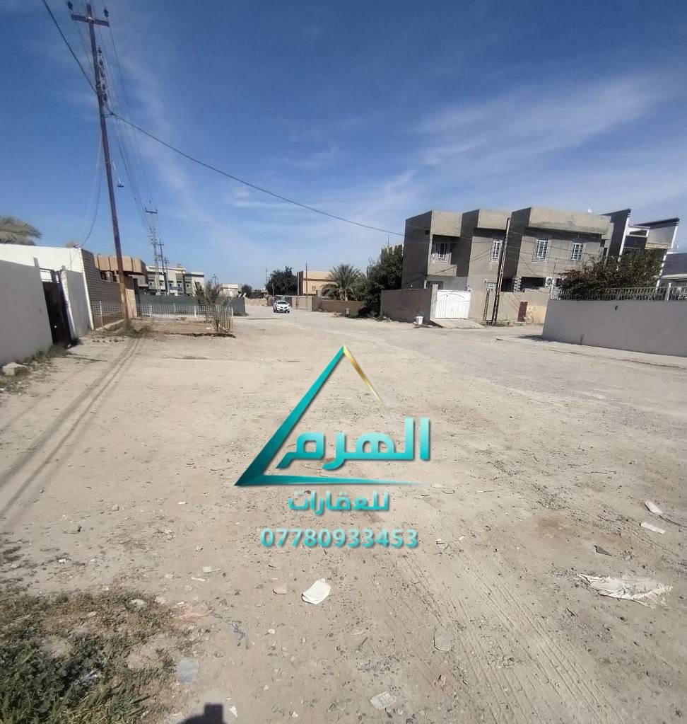 بيت زنجيل في حي القادسيه للبيع
المساحه :400
واجه 16متر 
على شارعين شارع 20/وشارع 15
موقعه راقي جداً قرب شارع 30الفاصل بين القادسيه والجامعه
سعر البيت  جداً مناسب 
للاستفسار: غيث 
***********
***********
واذا عندك عقار حاب تبيعه تواصل ويانه
