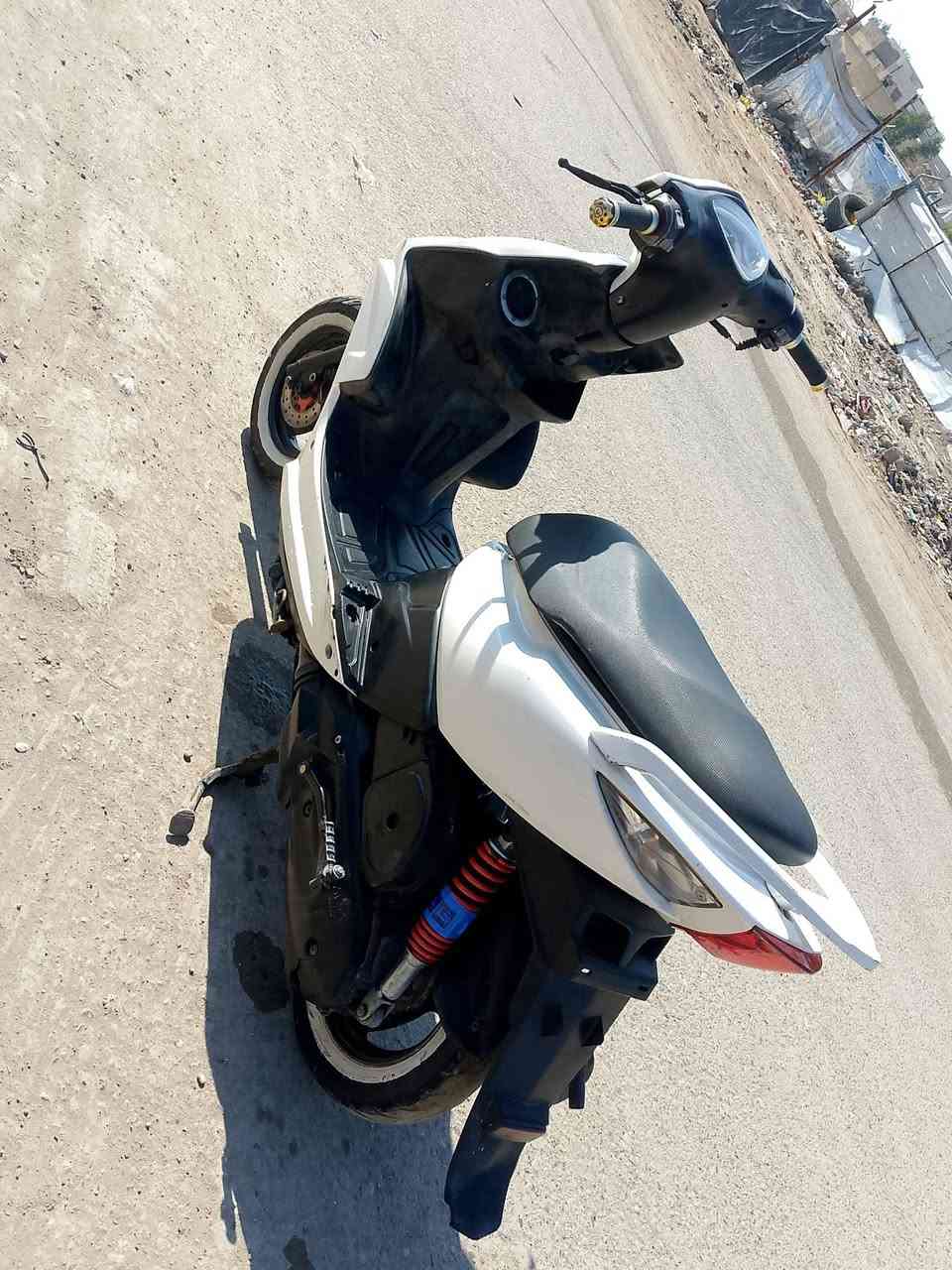 السلام عليكم للبيع دراجه ماكس مضلع موديل ٢٠١٠ كفرات ختم واحد كلهن تأيرات خط ابيض سواد كله بلاديه مختم كهربائيات كله شغاله من التايرت لتاير كله نقص واحد ما بيه شلعه أو معدل حلوه مكينه مفتوحه بلاد ٤٩ دراجه مال جناي السعر ٤٥٠ أو بيه مجال قليل مكاني محموديه رقم ‏‪***********‬‏ خاص موجود
