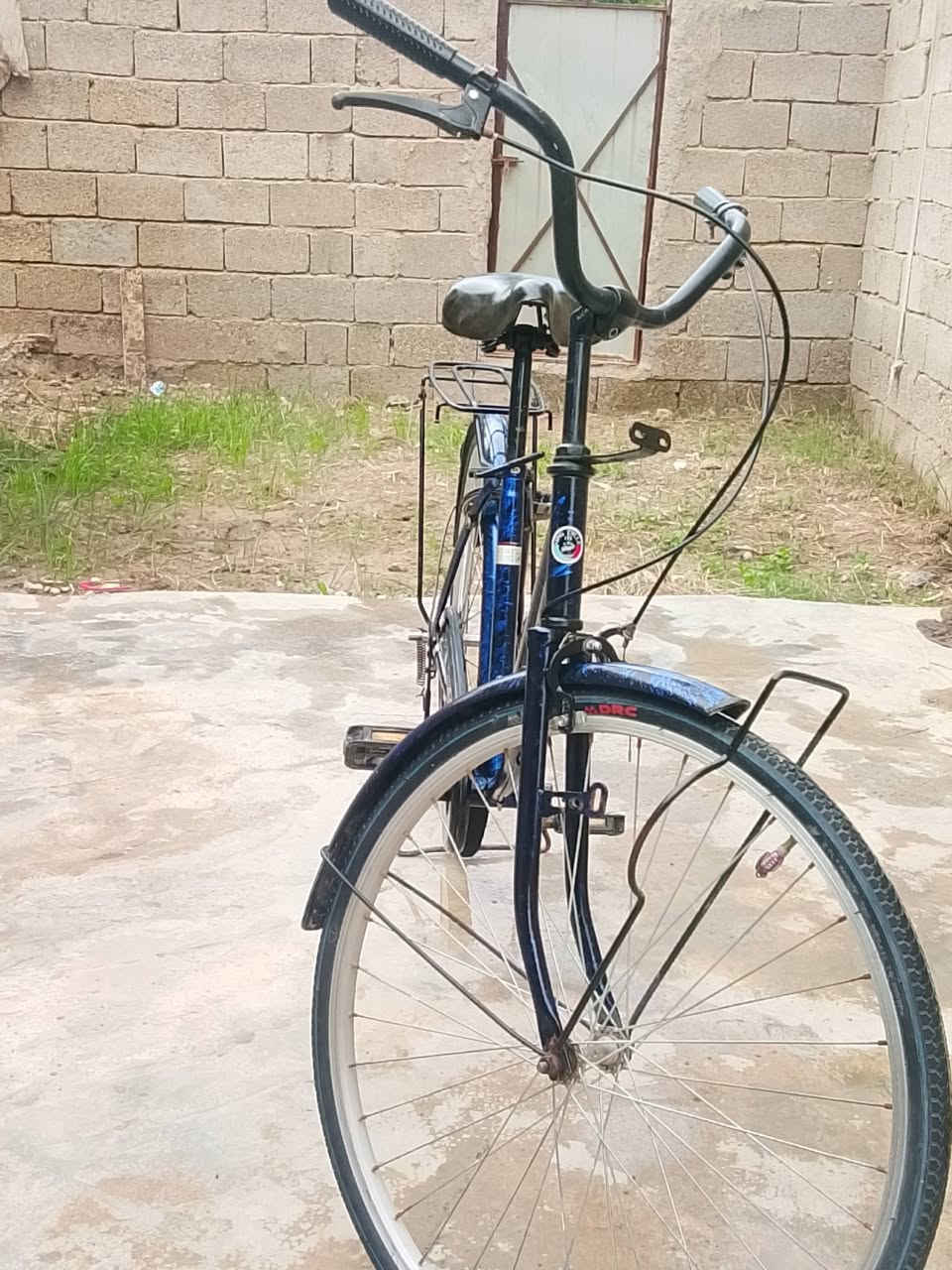 سلام عليكم بسكل للبيع سعره خاص ***********
