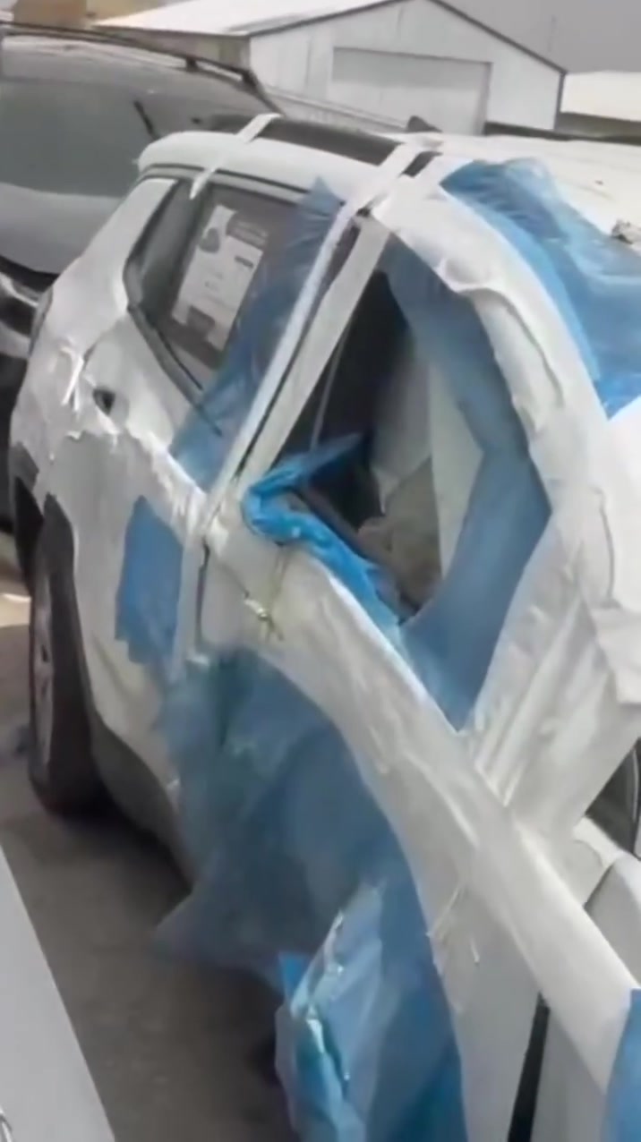 للبيع جيب كومباس موديل 2025 بسمي مامرقم  ابيع ع وضعها هذه حادثها كدامك قيم بل يرضي بيه الله رقمي *********** اتصل بيك خير ودلل
