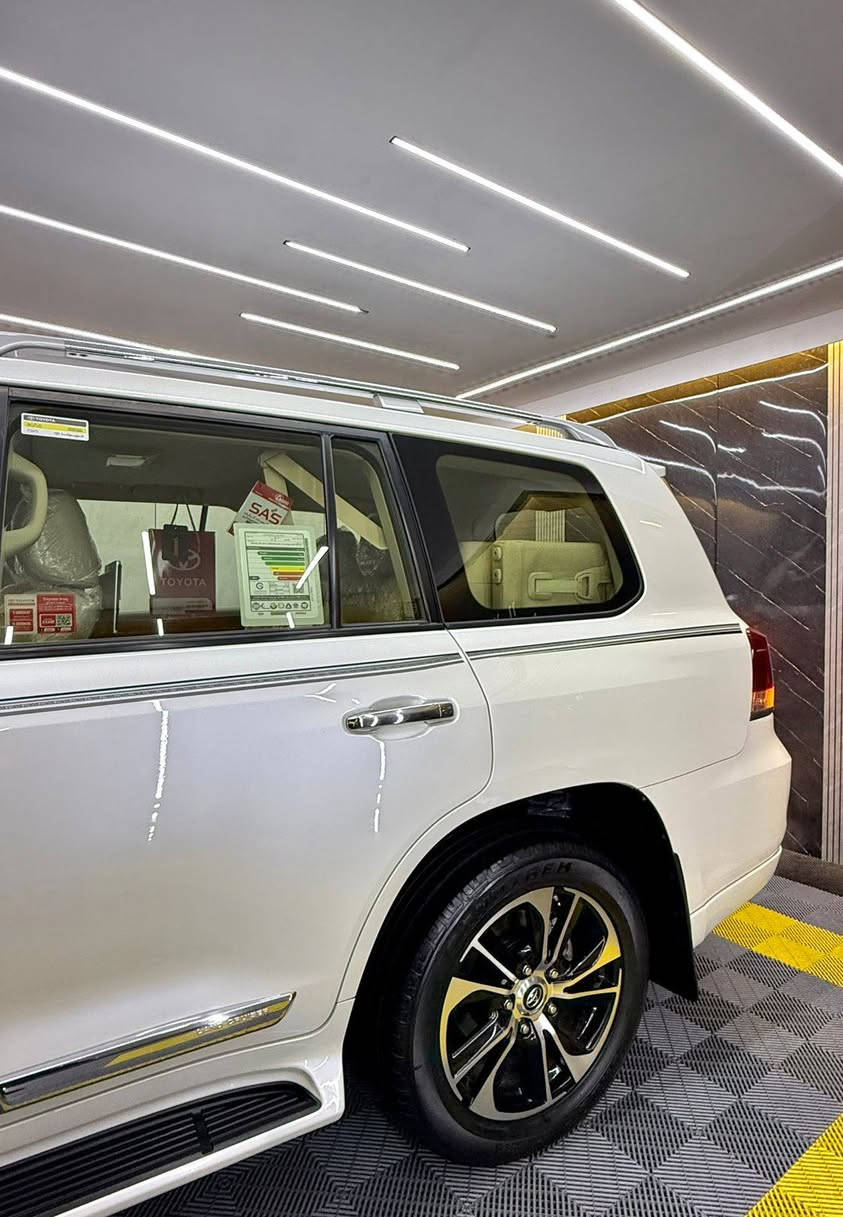 تويتا لاندكروز 2021 _ 74,000KM جراند تورينك 
ماشاالله تحدا شرط ماكو هيج نضافطها
فطيم درجه أولا سياره مواصفات (فطيم درجه اولا)
سياره (2) كوشنات كهرباي (٣) دگم
سياره (8) ايرباكات _ (٣ ) شاشات
سياره مكفول كفاله عامه دعامي لي دعاميه  
محرك (6) سلندر  
بدون صبغ .. بدون بارد .. بدون شخوت 
بدون حالوب .. بدون رمل مكفوله كفاله 
سياره بص ماشاالله نفص زيرو
غراضات كامل موجود  هيدفونات موجوده +  كتلوكات موجود +عرضيات موجود

🛑 السعر سوي تعليق يصل مباشرة 🤖 

سياره ماشيه 74,000 الف كيلو حقيقي
4 اطارات و ويل جديد شريكه مامفتوح
سياره داخل بيجي كوشنات جلد
سياره محرك بشرت مامفتوح جديد جديد محرك (V6) 
سياره حيل نظيفه كلشي علي بلادي اوك
مواصفات
(بصمه + الانزلاق + كشن جلد  + ثلاجه + زينون + هواء مزدوج + نيظام ايكو +
حساسيه الديك الموخره مرايات + فتحه ..
تشغيل عن بعد +  باب بصمه + باب خلفي كهرباي )
نظافه  ١٠٠٪ كامل سيرڤس بدون نقص و مصرف
سياره مال بيت أي نقص مابيها
نفس اليوم / تحويل و وكاله حاظر مباشر
سنويه جديد 

رقم صاحب السيارة 
***********
