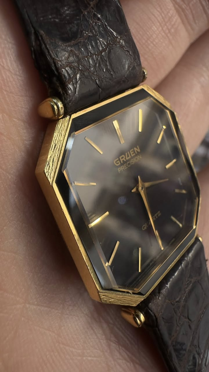 Gruen | گروين
نظافة 100%
طلاء ذهب
الساعة مخزن فنتج 
تصميم نوادر 
الابعاد 32*32


**إذا كنت صاحب هذا الإعلان وتريد حذفه لأي سبب، رجاءا أرسل رسالة إلى الدعم الفني**