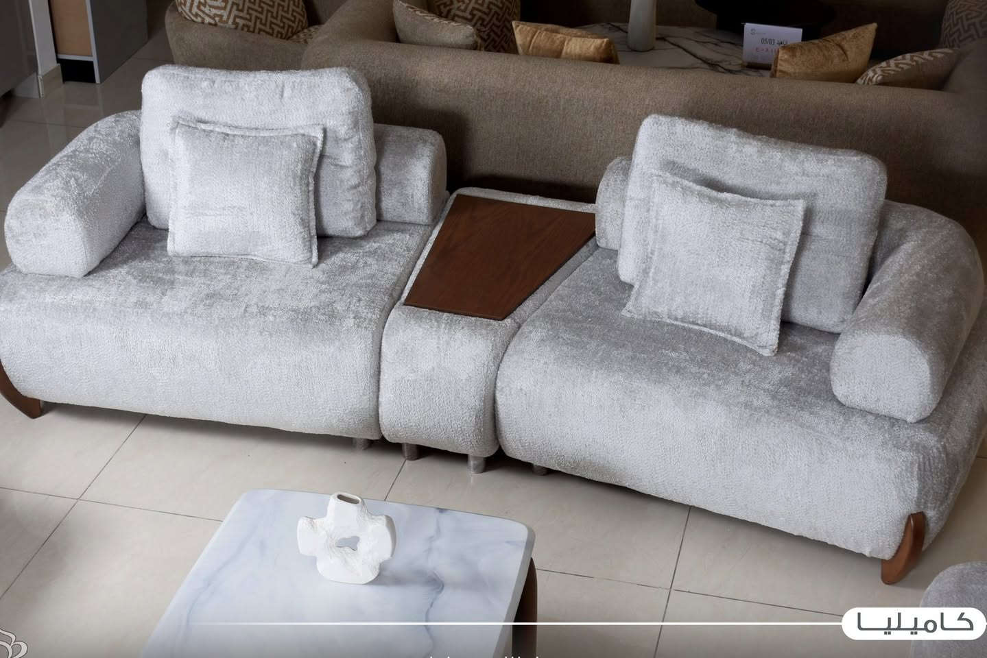 أطقم جلوس مودرن متكونة من 10 مقعد 
اكثر من ١٣ موديل داخل البوست بعدة الوان 
الاسعار تبدأ من ٩٥٠ الف فما فوق 
العنوان بغداد بسماية مجاور المستشفى اللبناني 
*********** نقد وبالتقسيط مصرف الرافدين 
لمدة ١٠ اشهر
