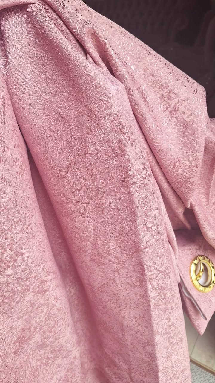 للبيع بردات قطعتين  جدد غير مستخدمات لون وردي  خامه ثقيلة عرض متر كل قطعه وارتفاع ٣ أمتار..المكان بغداد ويوجد توصيل لكل مكان


**إذا كنت صاحب هذا الإعلان وتريد حذفه لأي سبب، رجاءا أرسل رسالة إلى الدعم الفني**