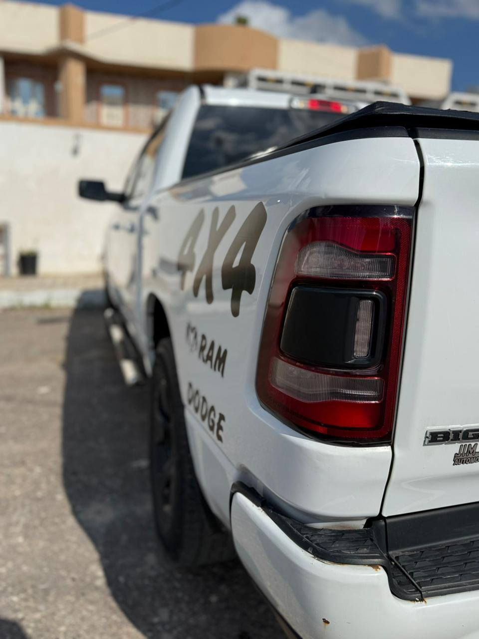 السلام عليكم اللبيع دوج رام 2022
رقم اربيل جديد تحويل مباشر 
باب طويل بدي قصير
مكفوله من الصبغ بارد مكانين زغار 
كير مكينه شرط
الموصفات 8 / 5700 
كشنات جلد
صندوق كهرباء
تشغيل عن بعد  بعد موصفات هواي  معروفه الرام
السعر 310 بيها مجال قليل
مكان السياره تكريت 
اتصال ***********
