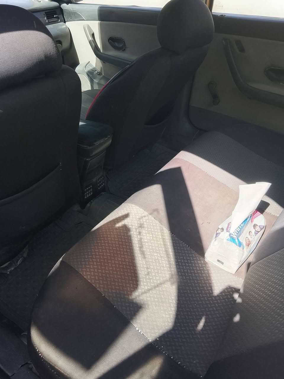 سمند للبيع موديل 2009
سياره حلوه ونظيفه خارج وداخل 
سيارة يحتاج لها بس تجفيت لان خابطه أبيعها على وضعيتها سياره اي نقص مابيها 
تخم تاير 
كير جديد
صدرها جديد 
كهربائيات مابيها شي 
السعر :20 وبيها مجال 
الاستفسار:***********
