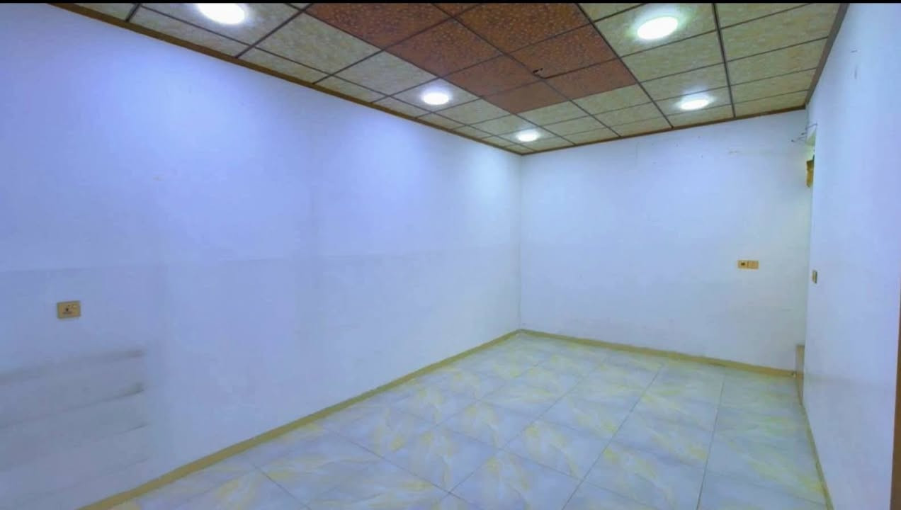 بيت للإيجار
في حي السكر قرب ساحة الغار 📍
المساحة ١٠٠ متر 

يتكون من ٤ غرف نوم وهول ومطبخ واستقبال وصحيات وكراج 

السعر ٦٠٠ الف 

للإستفسار 
***********
