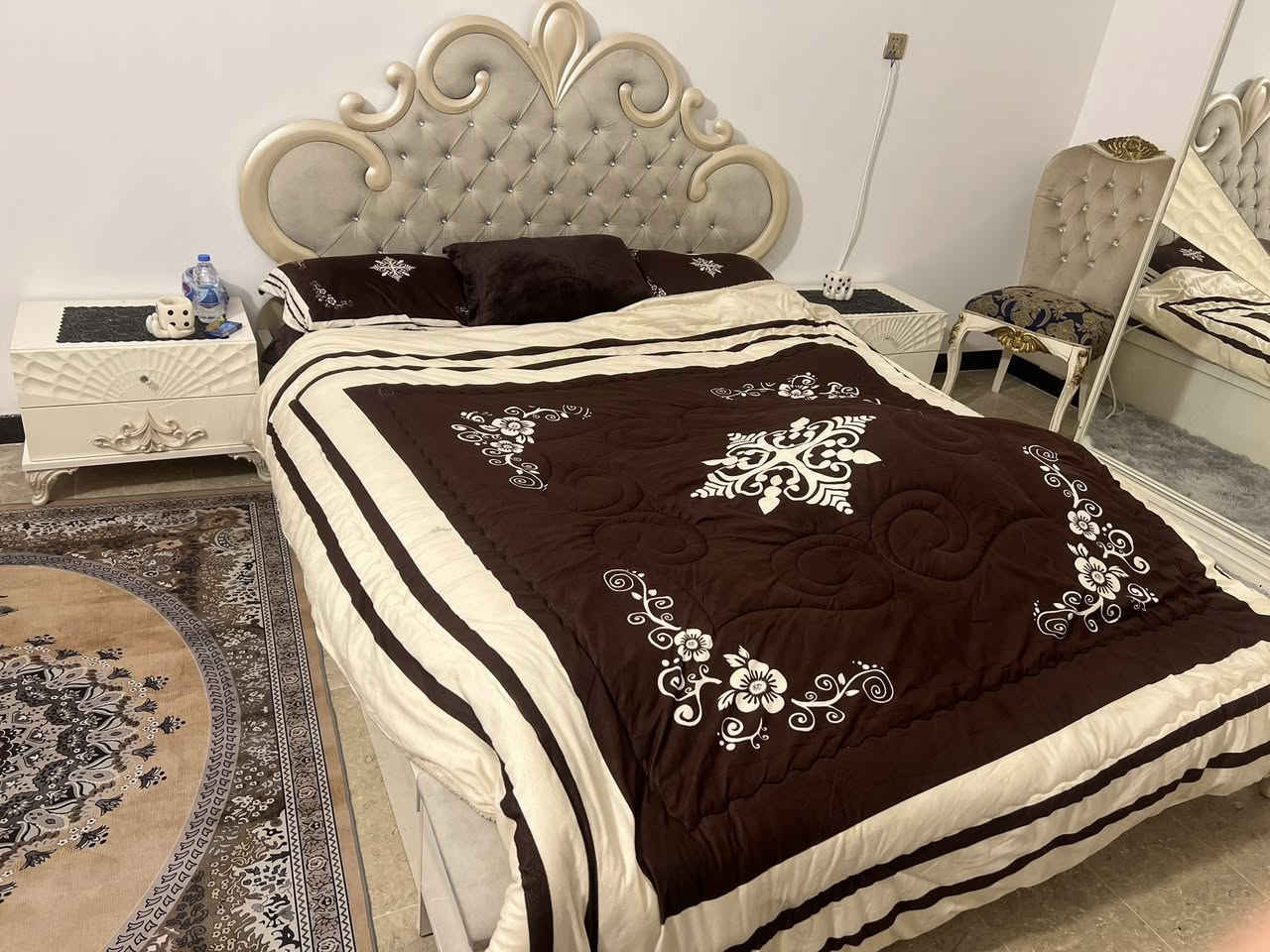 سلام وعليكم غرفة نوم للبيع سعر ٦٥٠ بيها مجال ***********
