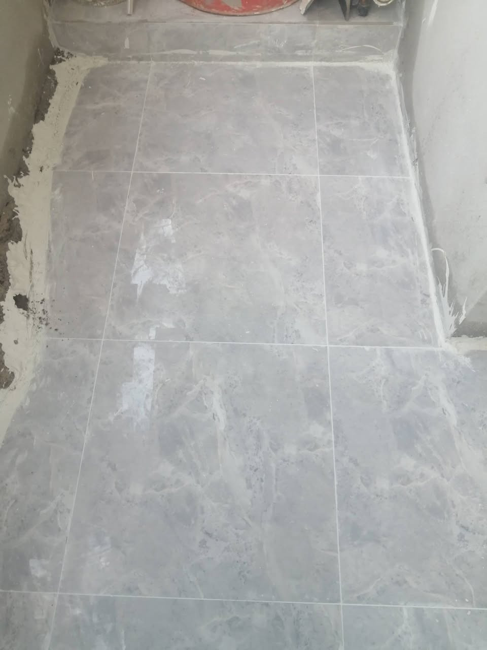 السلام عليكم ورحمة صفاف ارضي وجدار متفرق واسعار مناسبه سيراميك جدار 4000 وا ارضيات بورسلين 4000 على الف كاشي 3500 وكبنات نشتغل يظاََ داخل الموصل فقط *********** /***********
