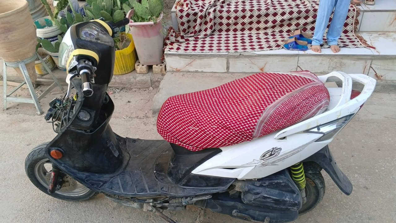 كامكو السعر 350وبيها مجال شلعه تخبل مامفتوحة متوازي علئ بيعتها كلها شغاله كهربائياتها مامتواجد عل فيس ***********
