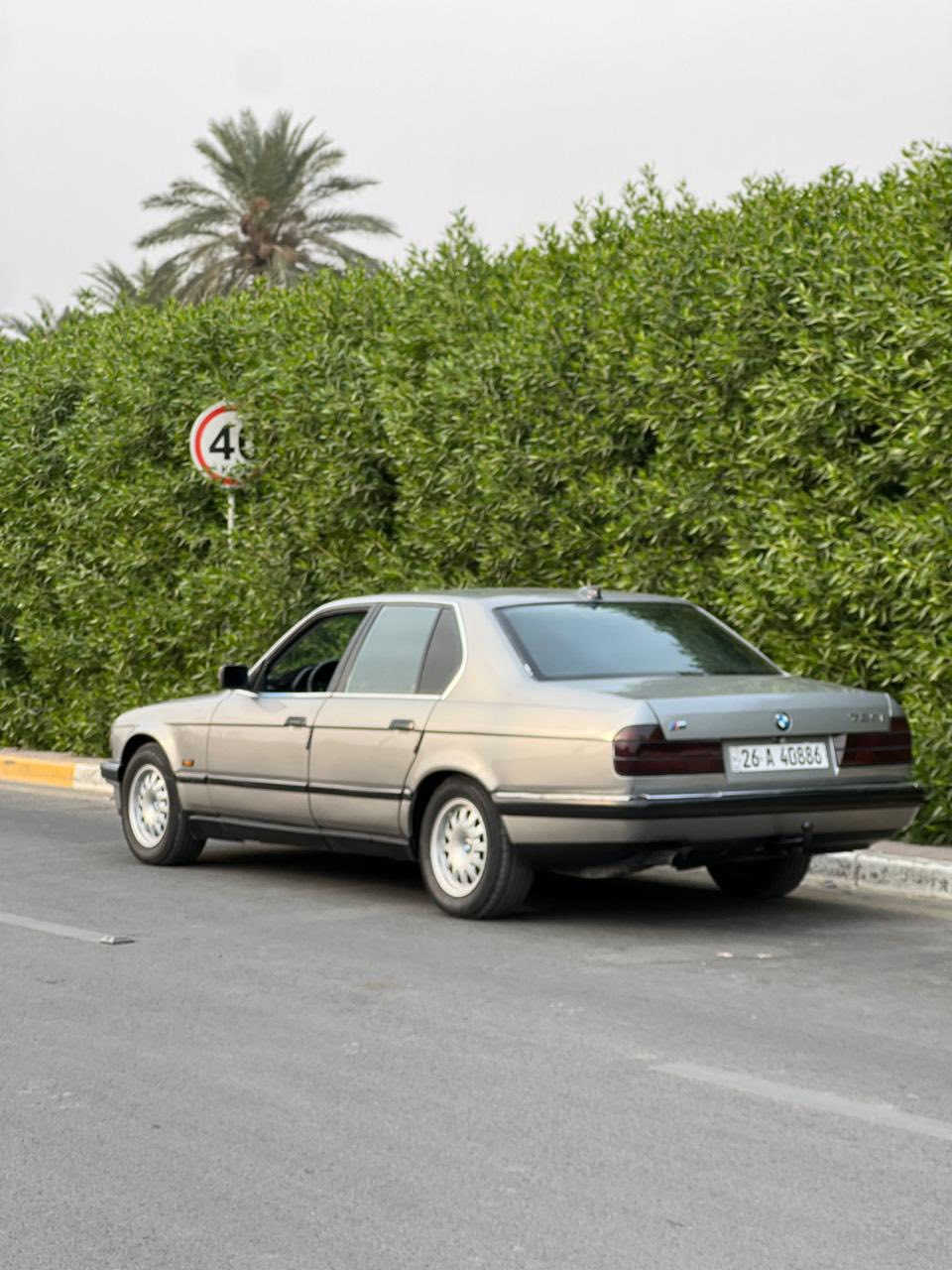 السلام عليكم بي ام 735  موديل 92 مصبوغة عام للجمالية السيارة معمرة جديد وجاهزة فقط نواص بسيطة السعر 53 وبيها مجال بسيط مكان السيارة بغداد العامرية
***********
