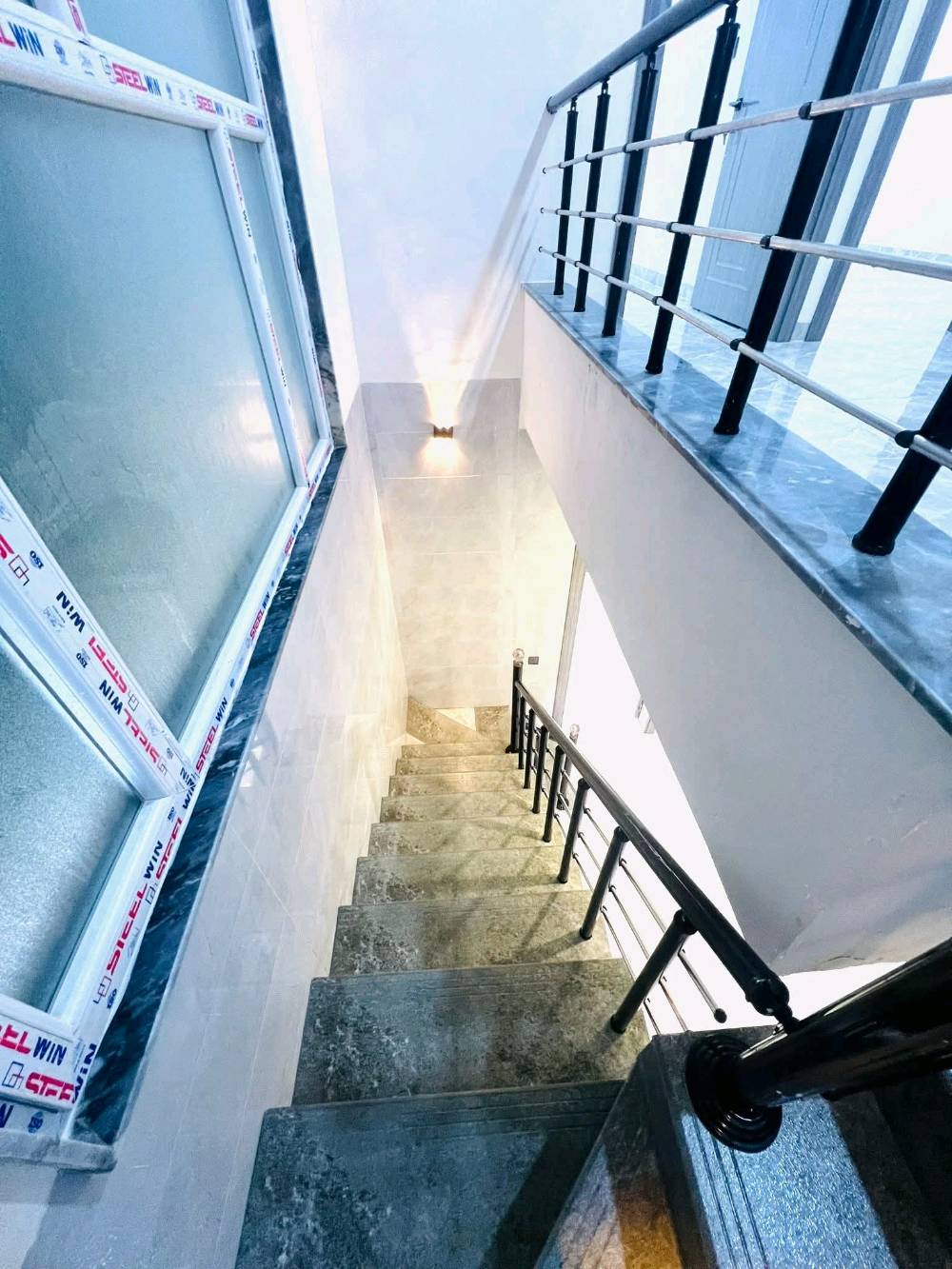 حي الملايين الأولى
دار مساحه 150م طابقين
5غرف نوم بناء حديث
تسليم فوري 