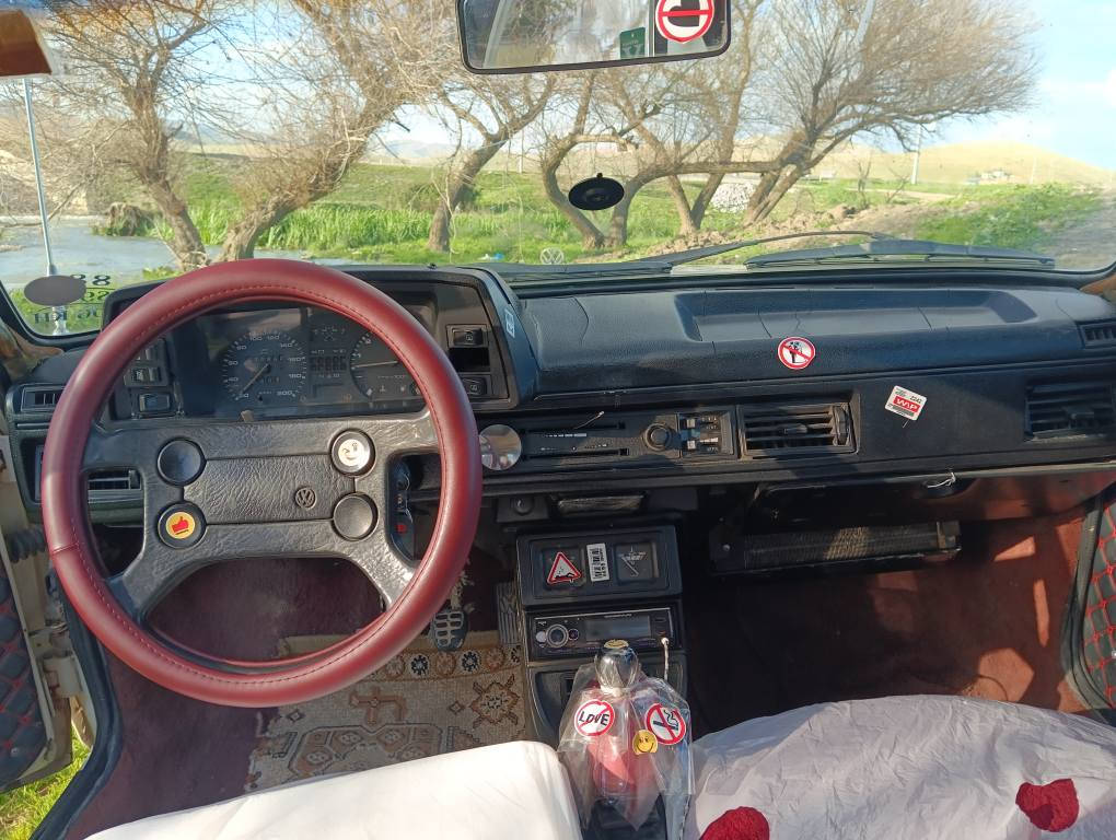 بەناووی خودای گەوورە ئەم سەیارە بۆفرۆشتن فۆکس واگن مۆدێل1988بێ بۆیاخ بێلدراوو کلاستک گێڕوو مەکینە جیتا بەشرت چوار تایەوولی لۆک کامل کارەبای لەسەرشەرکە ماوەتەوە بێخایس پێشوو دوای تازە داگراوە بەشرتی دەفیتەر ئاڕم پلاستیک سلێمانی بەشرتی ئاڕموو ئەوەلێاتکام کامل ئەشیای تەبریدی پێوەیە سعری 27مەجال گەرمشتەریت تێل*********** دار بنديهكان, السليمانية
