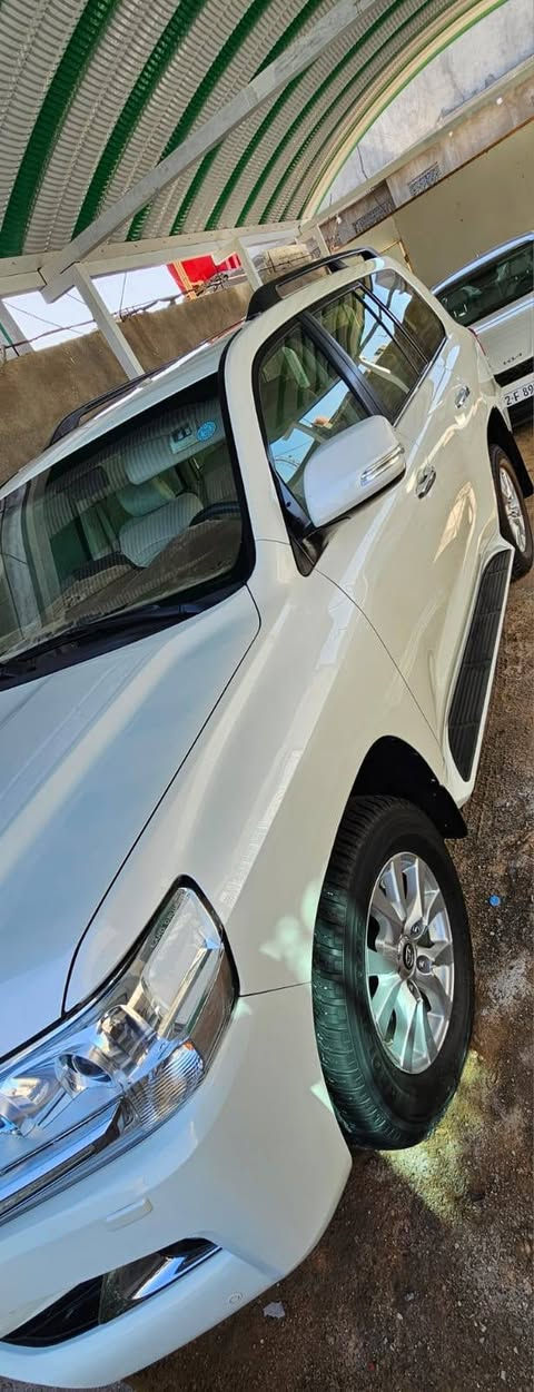 السلام عليكم لاندكروزر خليجي موديل 2018 اصل(176kmالف) محرك كفاله باكيت +جديد كير +كفاله كله +جديد عله وضع الشركه تخم تاير جديد ياباني بارد بل جاملغ الأيمن بصيط رصعات  ولأيسر بارد رصعات فقط الدلعه مفتوحه الورا شوي لي ينشد عليه رقم السيارة بدون ظربه السياره  جاهزه السنويه منتهي صاله شهرين لي ما يشتري وماهو شراي لا يعلق ولا يخابر درجاً رقم *********** العنوان البصرة /السعر 5شدات و15 ورقه وبيه مجال للشراي
