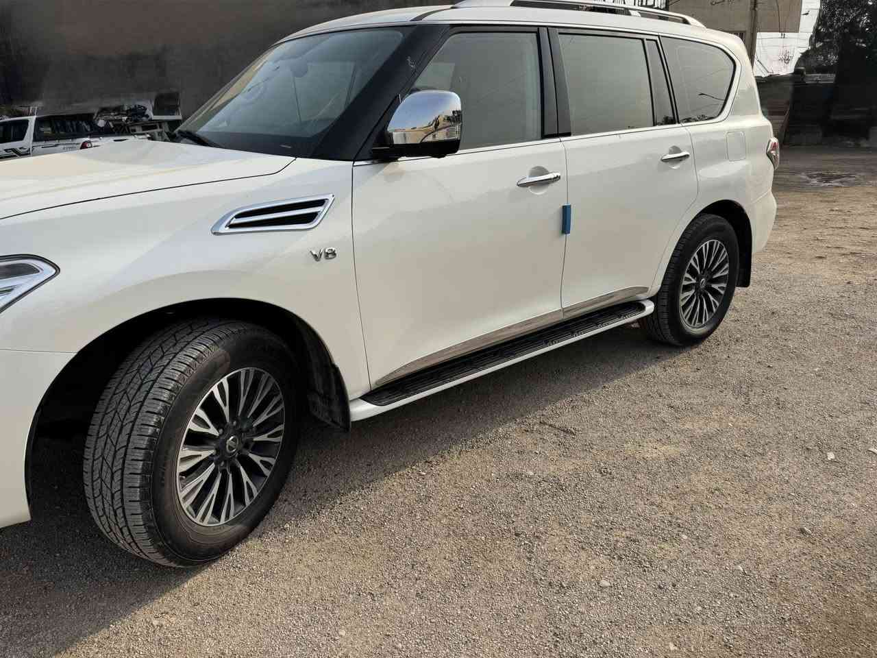 🚗 للبيع
Nissan Patrol Platinum 2016

نيسان باترول بلاتينيوم 2016  

المحرك المرغوب se

 🌍 المدينة – واسط /الكوت

  

  🛣️  المسافة المقطوعة - 90الف كيلومتر  

------------------------------------------------------------ 

✅ المواصفات:  

نيسان باترول بلاتينيوم 2016 | 

فخامة، قوة، واعتمادية نادرة وبحالة ممتازة! 🔥

✅ الموديل: نيسان باترول بلاتينيوم

✅ سنة الصنع: 2016

✅ العدد: 90,000 كم 

✅ الملكية: رقم بغداد

✅ الحالة: مكفولة من الصبغ بالكامل لكن فيها بارد قليل في الباب الخلفي نتيجه رجوع سياره عليها أثناء ركنها

✅ المالك: باسمي تحويل ثاني يوم 📦

✅ المكينة: 8 سلندر – 5600cc 💪

✅ نظام الدفع: فورويل (4x4) مثالي للبر والمدينة 🏜️🏙️

____________________________________

🌟 أبرز المواصفات:

🔸 مقاعد جلد فاخرة بالون المميز المشمشي كهربائية مع تبريد وتسخين

🔸ثلاث شاشات وسطيه و خلفيات مع نظام ملاحة

🔸 كاميرا خلفية + حساسات أمامية وخلفية

🔸 فتحة سقف

🔸 تحكم ستيرن متعدد الوظائف

🔸 مثبت سرعة (كروز كنترول)

🔸 مكيف ثنائي التبريد أمامي وخلفي ❄️

🔸 نظام تعليق مريح وناعم جداً

🔸 جنوط كروم أصلية

🔸 نظام مانع انزلاق + وسائد هوائية أمان كاملة

🔸 تحكم مستقل بدرجة حرارة لكل صف

🔸 دخول وتشغيل بصمة

💰 السعر:     325$

تواصل: *********** /محمد
