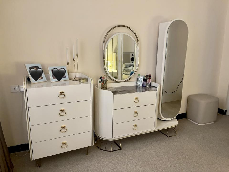 سلام عليكم
غرفة نوم تركي خشي Hdf مع ملحقاتها 
مقاس 200* 220 السرير نظام سماعات 
للاستفسار مراسلة واتساب 
***********
