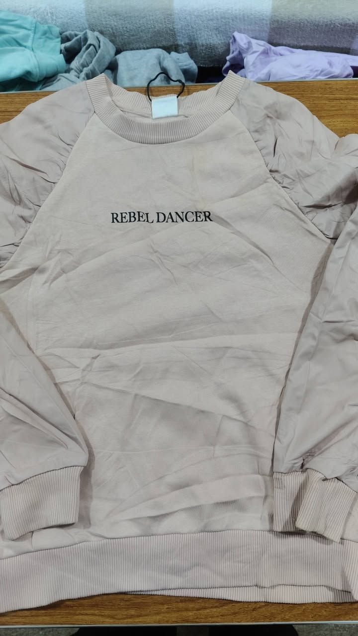 تيشيرت ولادي + بناتي
سويترات ولادي + بناتي 
قطع جميلة شي احلى من الثاني 
 بسعر 2000 دينار بس للقطعة 
العنوان واسط قضاء العزيزية يوجد توصيل داخل العزيزية 
***********
