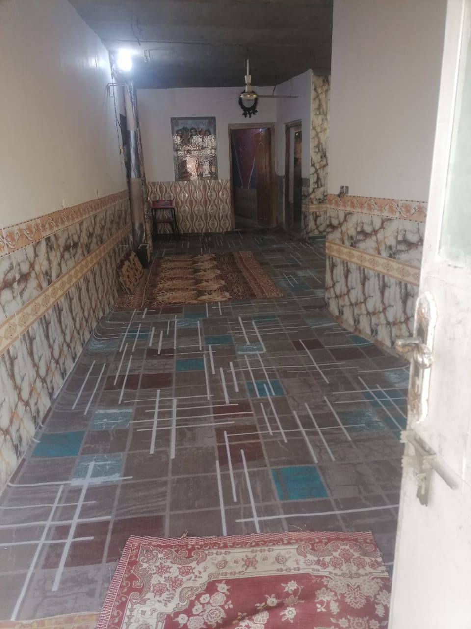 سلام عليكم من رخصة مدير الكروب
بيت المساحه 400متر البناء 200متر يتكون 3غرف نوم مع مطبخ إستقبال مظيف مع صحيات خارجيه البيت كامل نقص الأرضيه البيت بلحمزه حي الحسين قرب المنتزه بناء 2017 البيت ماليه البيت حلو مرتب  والسعر خاص على هاذا الرقم ***********
