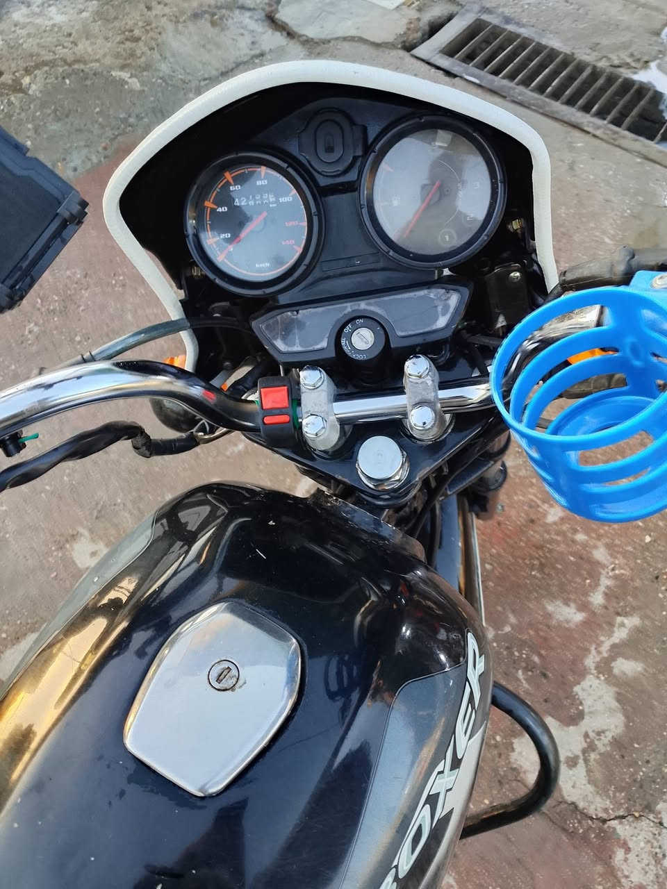 السلام عليكم بوكسر 2022كلاسك مرقمة بسمي تحويل مباشر تخم تاير جديد كهربائياتهة كلهة شغالة مجفتهة مره وحدة تجفبت وكالة دراجه علي ايدي السعر 2000مليونين وبيهة مجال مكاني بغداد البلديات ***********
