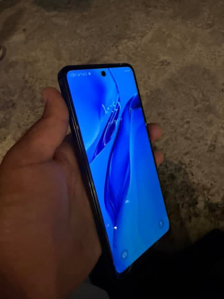 جهاز انفنكس هوت 40 عادي نضيف ذكراه 256 رام 8+8  الشاحنه الأصلية 33W كامرا 50 m بكسل  كارتونو موجود السعر 160 وبي مجال شي بسيط للتواصل اتصال على الرقم ***********
