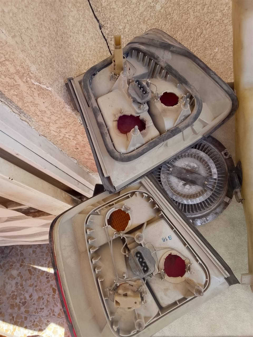 غراض بيئم ٥٠٠ وبعد اكو وياهن مكينه ٢٥ مسكر  عوزه بس كور كامله ونضيفه شنو تحتاج راسلني وبخدمتك او اتصل ع الرقم ***********
