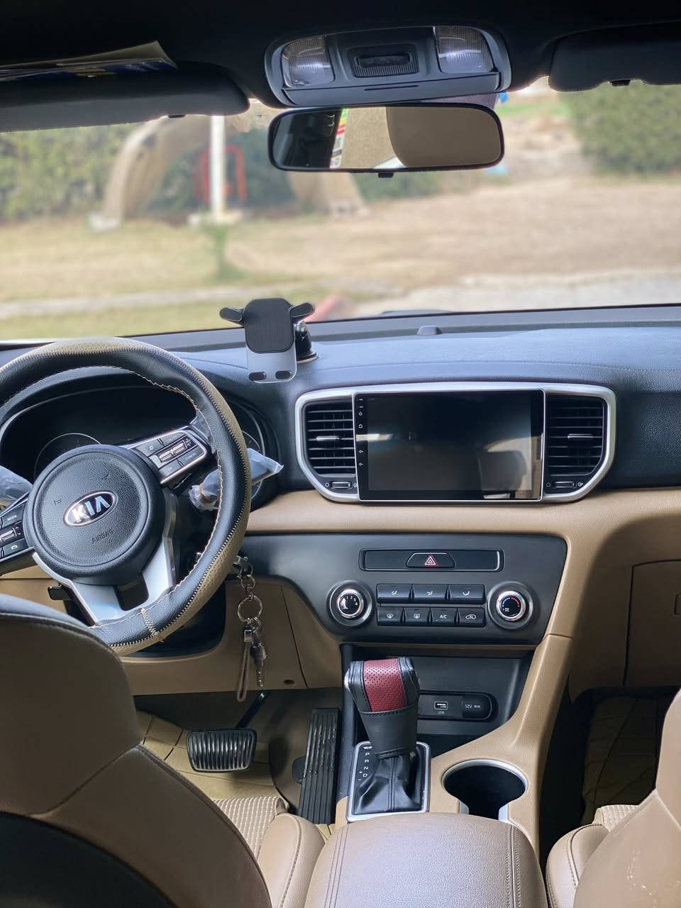 سلام عليكم للبيع Kiaسبورتج موديل 2021كفاله عامه كشنات كهرباء قماره حديد ماشيه75سياره مال بيت كير محرك تبريد صدر تخم تاير كفاله رقم بغداد دولي بسمي للأستفسار اتصل ع رقم*********** السعر220وبيها مجال العنوان بغداد اليوسفيه ناحيه الرشيد
