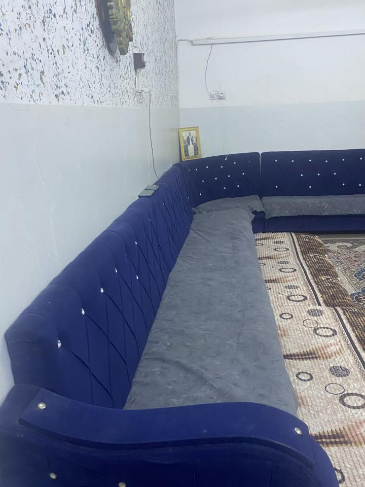 سعر التخت ٥٠
سعر الديوان الجوزي٧٥ ثقيل

سعر ديوان النيلي ٣٠٠فصال تركي بس خشب عراقي بي مجال
***********
