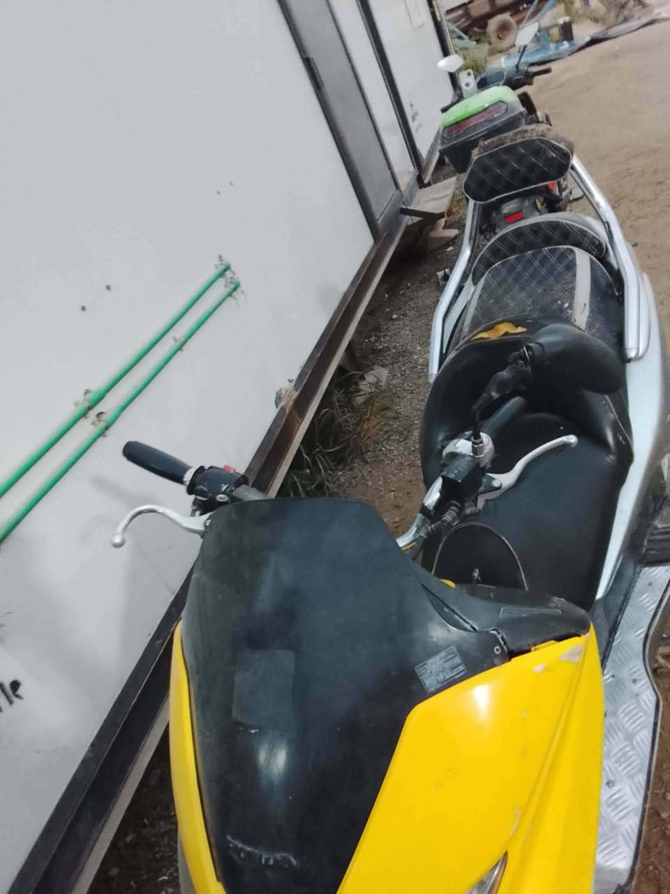 صفر ٩
كير شغال
نقص جاملغ
وتشتغل من الشخاطه دكمه مال سلف عاطله
والباقي كله شغال
***********

٦٠٠
