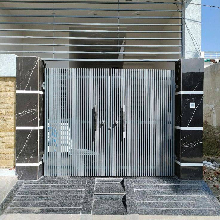 عرض خاص سعر الباب 450 مع النقل والصبغ الاساس والتركيب ***********
