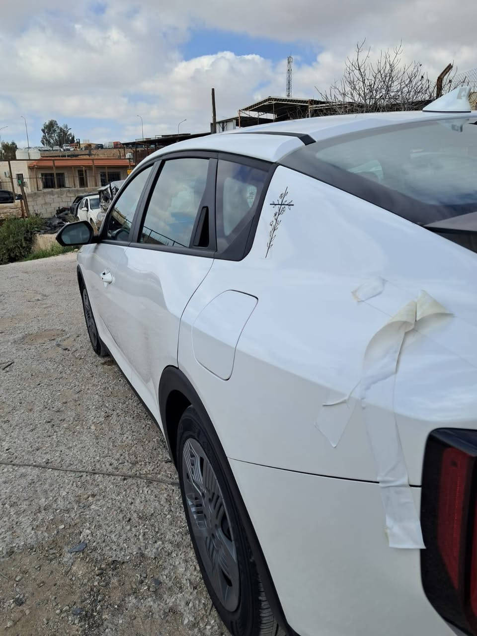 سلام عليكم البيع كيا K4 وارد امريكي موديل2025 لون أبيض بدون دواخل وبدون أي ايرباك 
المواصفات:
 بصمة / هندبريك دكمة /   لايت LED  / مكينة 2000 دوش / شاشة كبيرة متصلة ديجتال / اوتو هولد / LED امامي وخلفي / قيادة ذاتية / كامرة دوارة / رادار تعديل مسار / اوتو بريك / رادار جانبي / مود درايف / تحكم ستيرن / كروس سرعة /مانع انزلاق / بلوتوث / اواكس / USB
سياره، حاليا ب عمان منطقه الحرة تدخل حرة او كتاب شهداء عنوان بغداد عنوان نقل شارع فلسطين شركة ناقل الفضي قرب نادي تركمان استفسار اتصل
***********
