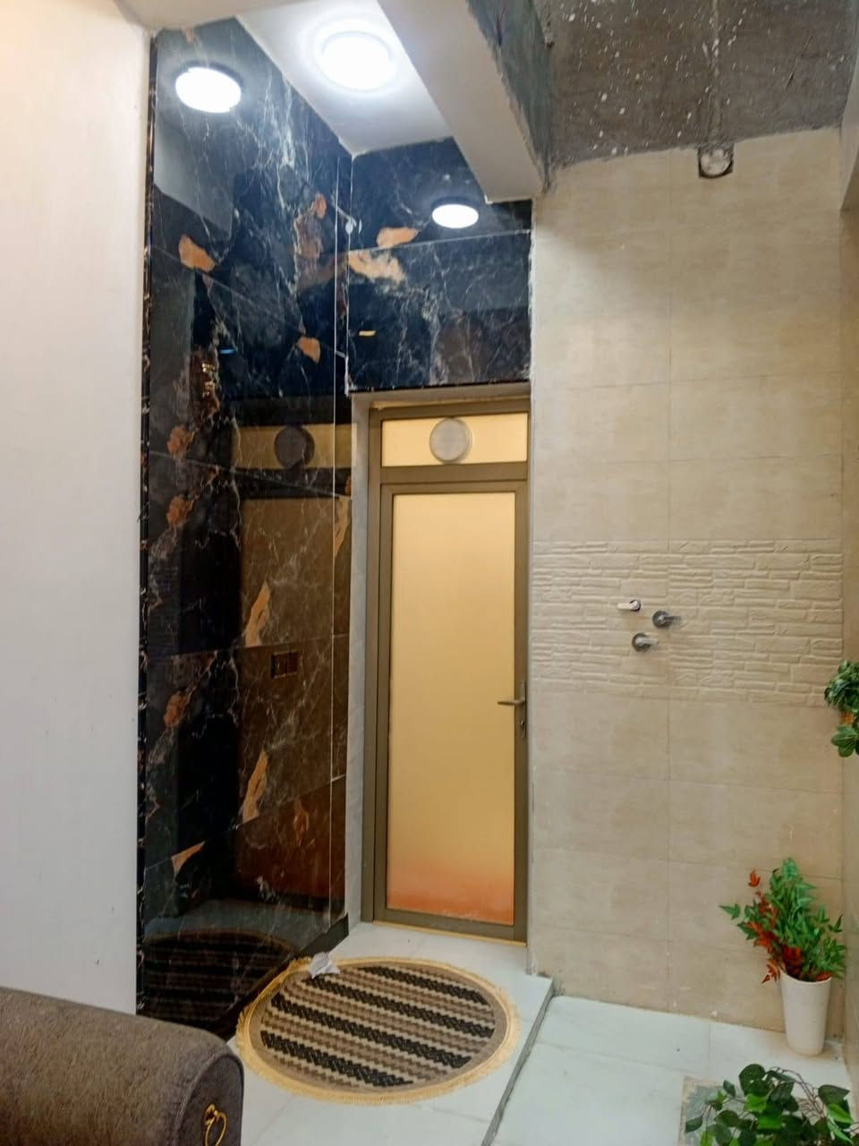 #يالله (اللهم صل على محمد وآل محمد)

#بيت زراعي 115  متر طابقين للبيع

يحتوي على 4 غرف وإستقبال وصاله ومطبخ وحمامات خارجيه وداخليه  ومناور بيت جديد بناء (2025)

البناء طابوك صب كونكريت ساقط بناء درجه أولى

خدمات متكامله من ماء ومجاري وكهرباء ونت ضوئي والتبليط قيد الإنشاء

#العنوان ناحية أور (السديناويه) قرب مدرسة صفي الدين

#السعر واي تفاصيل التواصل على الرقم ***********
