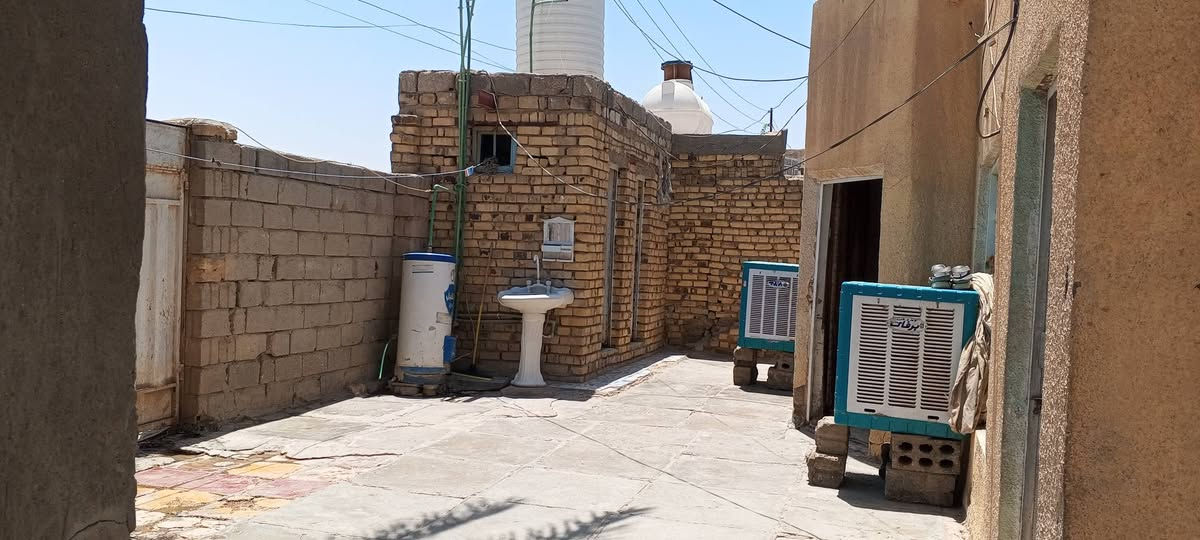 بيت للبيع تجاوز حي الزهراء قرب مدرسه جبل عامل يم البزل يحتوي على صاله وثلاث غرف وستقبال خارجي ومطبخ خارجي وصحيات خارجيه مساحه ٢٥٠ متر
السعر ٣٠ 
الاتصال على ***********
بيت للبيع تجاوز حي الزهراء قرب مدرسه جبل عامل يم البزل يحتوي على صاله وثلاث غرف وستقبال خارجي ومطبخ خارجي وصحيات خارجيه مساحه ٢٥٠ متر
