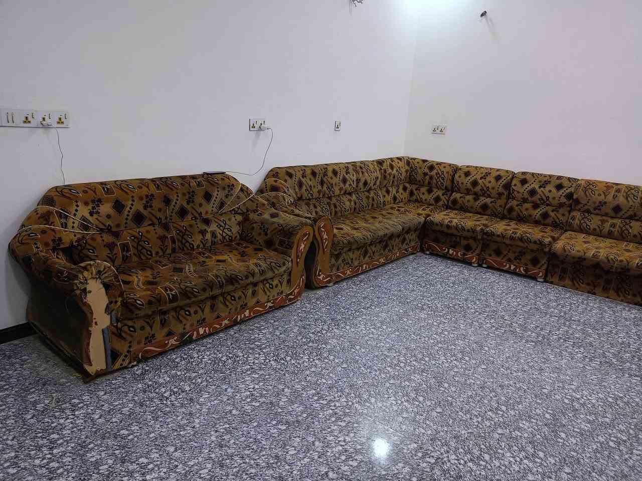 تخم ديوان مستعمل  10 مقاعد   سعره 125  الف  كربلاء حي الاطارات ***********
