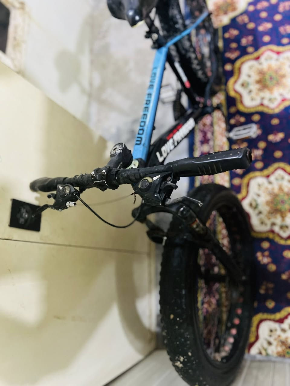 دبابه للبيع مكاني زعفرانيه سعر 50وبي مجال الرقم ***********
