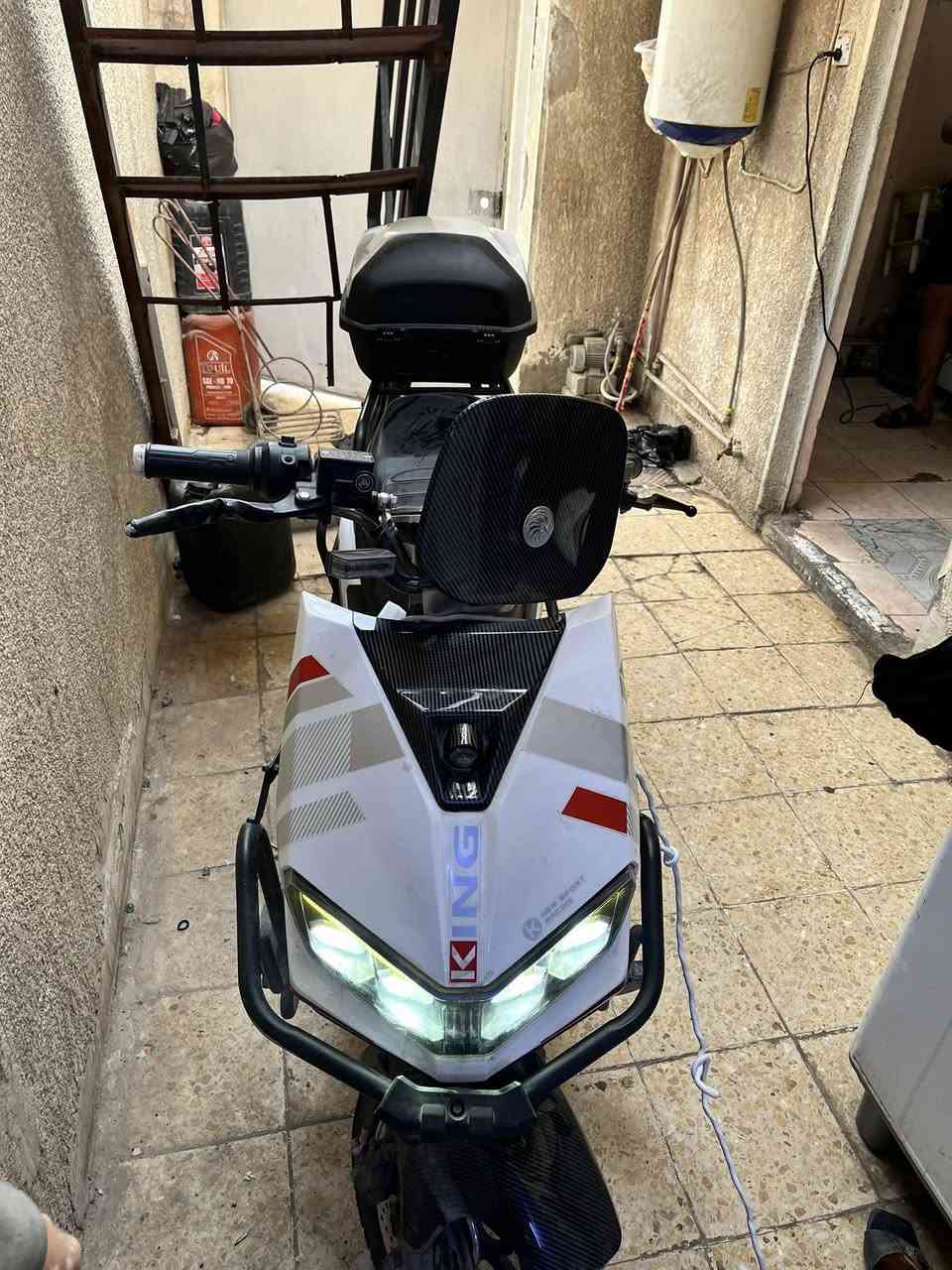 السلام عليكم عندي هاي دراجه شحن
بطاريه ليثيوم تشغيل عن بعد نضام بكR
دبلات بريكات ملفها ٢٥٠٠ 
بيها بعد مواصفات هواي 
نقصها الدراجه بس بطاريه عطلانه الي يحب يشتري يشوفها وينطيني سعرها بس لا يكسر بيها 
وهذه رقمي ***********
