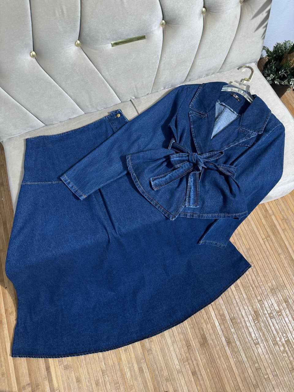 طقم قطعتين

جاكيت مع تنوره جنز

القياسات 38 40 42 44 46 48 بغداد, العراق


**إذا كنت صاحب هذا الإعلان وتريد حذفه لأي سبب، رجاءا أرسل رسالة إلى الدعم الفني**