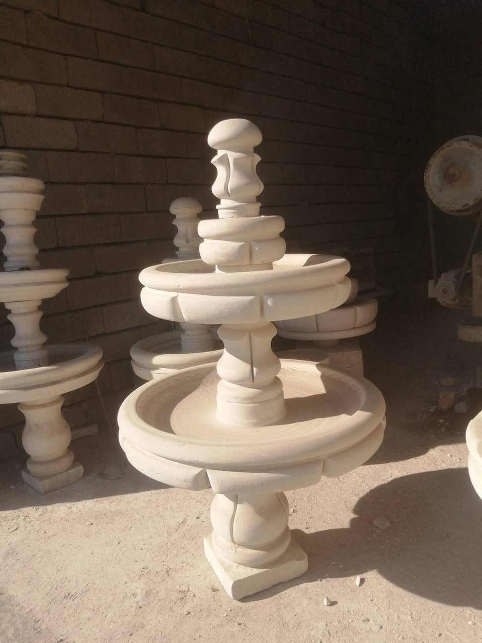 عمل نافورات الحجر بااحجام مختلفه وبأسعار تنافسيه يوجود توصيل مجاني أربيل _ موصل ***********
